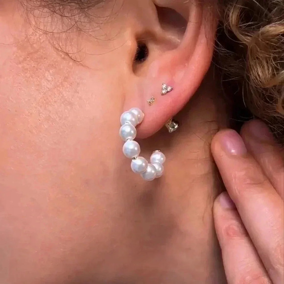 Pearl Hoops, Classic Pearl earrings - Picture 3 of 4